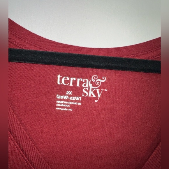 Woman’s long sleeve shirt - Picture 3 of 3